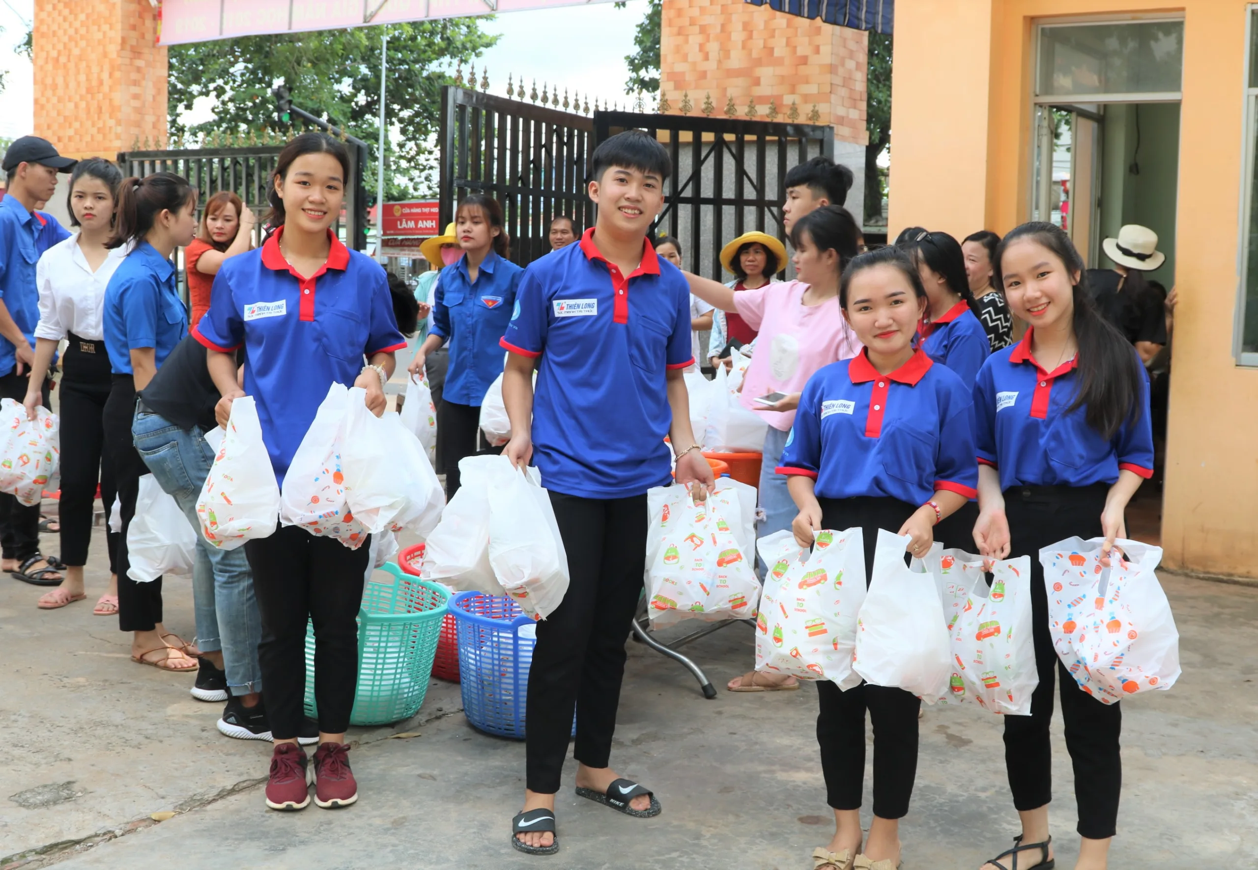 Gắn kết với cộng đồng địa phương qua hoạt động tình nguyện khi du học 2